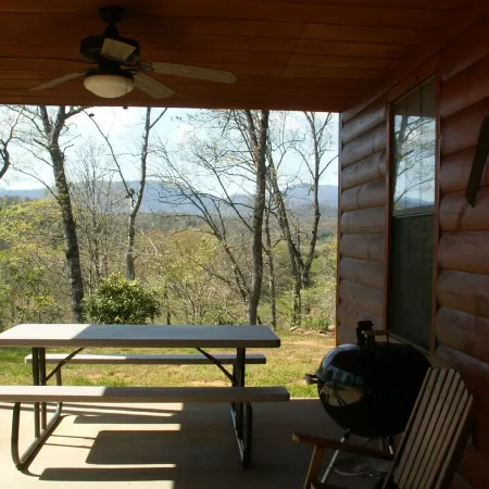3-bedroom 3-bath cabin just 6 minutes drive to Harrahs Cherokee Casino