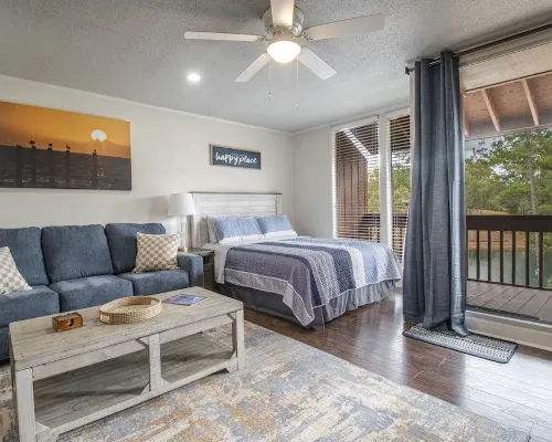 unFOREgettable 19th hole - steps from the Country Club, Golf & Pools - Pets OK! Hotels in Diamondhead