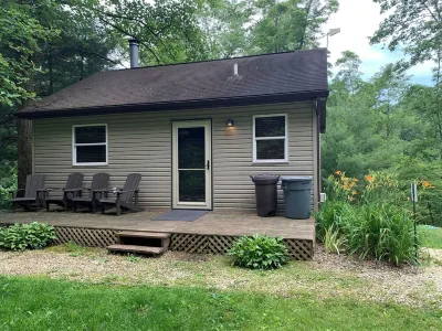 2Q Cabin near Leesville Lake ~Pets welcome~