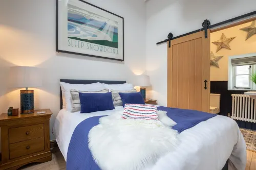 Romantic and cosy cottage,  countryside views, near to the beach and mountains