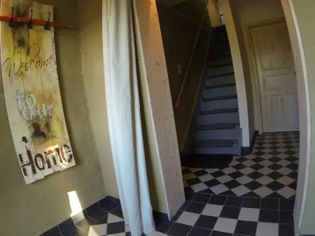 Enjoy Rügen in peace and quiet, great location for cycling tours, close to the water Отели в г. Позериц