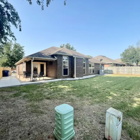 Relaxing stay in Stillwater, OK! Enjoy and relax in in this spacious home.