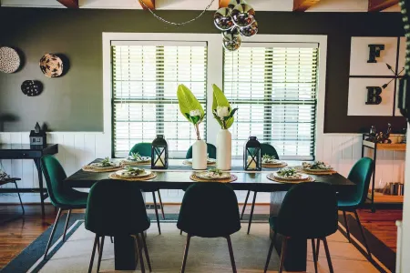 Gorgeous Home w/Wrap Around Porch & Texas Windmill - 2 mins from Main St