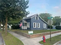 Charming 2-bdrm house w WiFi, game room, hot tub, & outdoor fire pit in Bay City Các khách sạn gần Alice & Jack Wirt Public Library