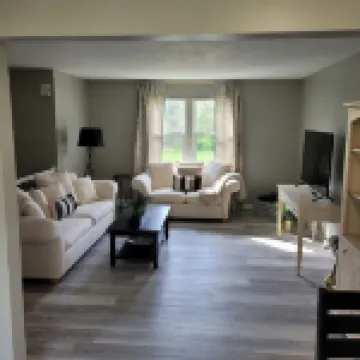 Beautiful 3 Bed, 2 Bath, Sleeps 6, Full Kitchen. Garage. Close to World Cup!