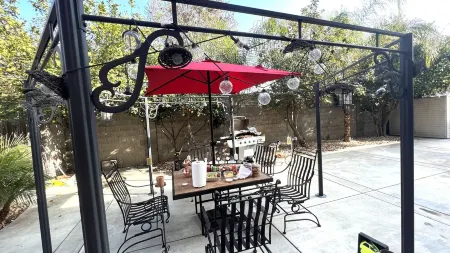 Nabor(9) private room with bath in clean & quite