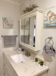 Charming, spacious, exceptionally clean & private apt! Ideal Ithaca location! Hotel in zona St Catherine of Siena