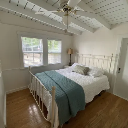 Classic Maine Beach Cottage - In the Heart of Ogt. Village , Walk to everything