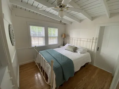 Classic Maine Beach Cottage - In the Heart of Ogt. Village , Walk to everything