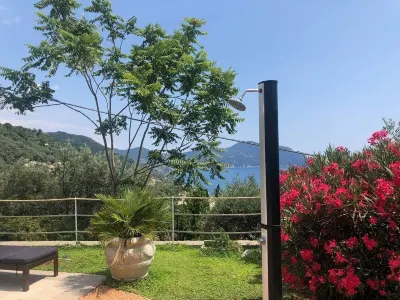 NEW !! House with private pool, seaview and garden Hotel a 