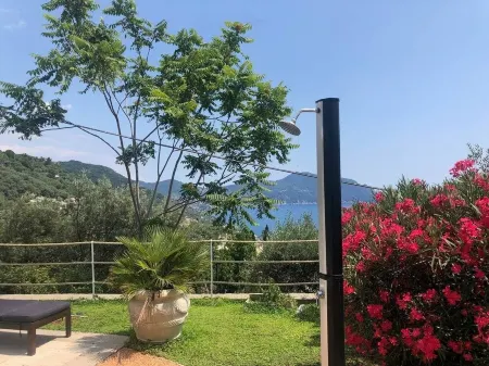 NEW !! House with private pool, seaview and garden