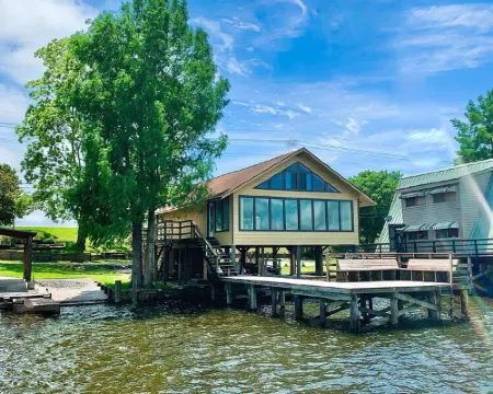 Twin Cypress on False River Hotels in Pointe Coupee Parish