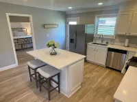 Laura’s Simply Charming Home on Harrison Hotels in Quincy