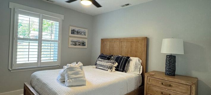 Newly renovated & furnished 3 bdrm, 2 bath lake home, dock, spectacular view Hotels in Pulaski County