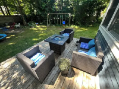 BEAUTIFUL HOUSE, PERFECT FOR TWO FAMILIES! SHORT WALK TO BEACHES AND TOWN!