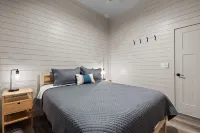 Secluded Getaway,  Centrally Located Newly Built Barndo, AC & Wifi