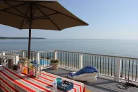 Beach Cottage With A Spectacular View ~ Your Own Private Beach ~ Includes Kayaks