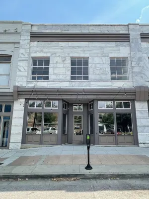 Upscale Downtown Luxury Penthouse with PARKING