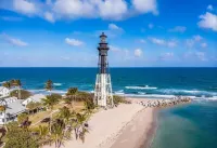 Comfortable home with King bed suite - close to Beach!