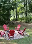 Knotty pine log cabin - boating, fishing, ATV trails and hiking!