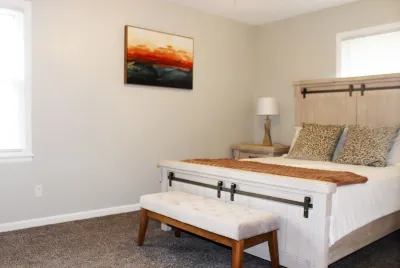 Luxury 4 Bed Room Near Stadium Hotels near GEHA Field at Arrowhead Stadium