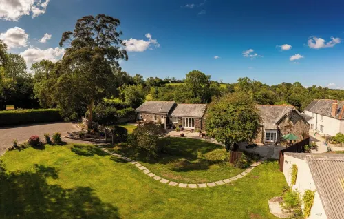 Beautiful  Cottage in a Peaceful, Rural Setting with Country Club Membership.