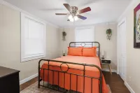 ⚡️Casino home 🎲 2 bedroom Bungalow in the heart of Bristol Hotels near Kroger