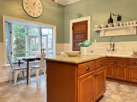 Spacious 5-Bedroom Victorian House in Charming Downtown Franklin Hotels in Venango County