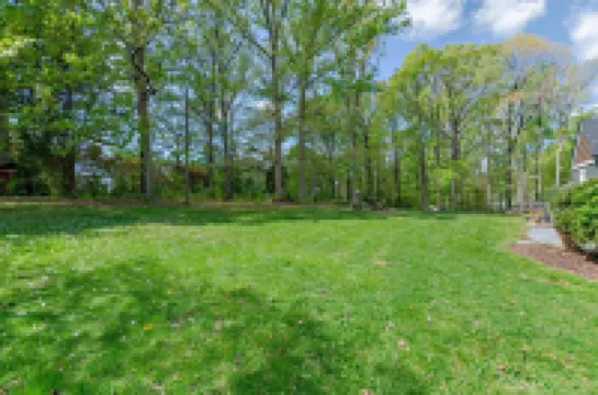 Modern Comfort Meets Relaxation- Spa Style Master with a Jacuzzi& Outdoor Oasis