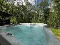 MINUTES FROM HOCKING HILLS, ZALESKI STATE FOREST, VINTON COUNTY, LAKE HOPE!