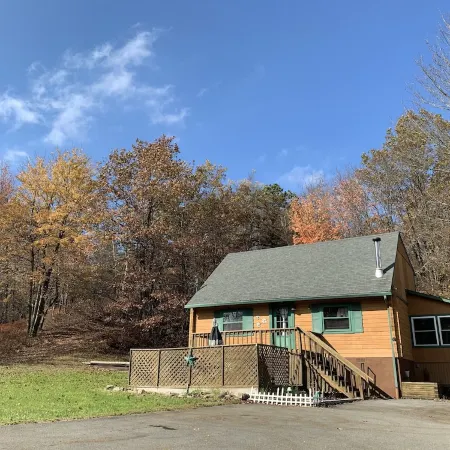 Cozy Poconos Cabin Getaway - 8 min from Kalahari!