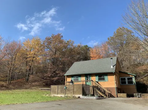 Cozy Poconos Cabin Getaway - 8 min from Kalahari!