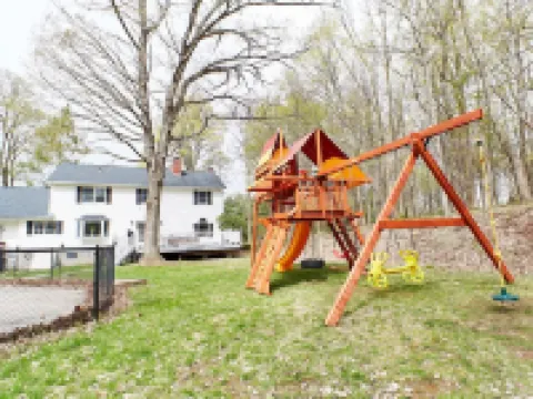 Private Retreat w/Pool, Hot Tub & Fire Pit, Perfect for Groups! Hotels in Warwick