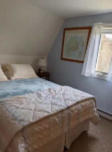 Aldernest Loft - Acadia Park/Mount Desert Island -walk across lawn down to shore