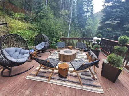 Vail - 2 Guests - Private Studio w/ Queen Bed - Pet Friendly!