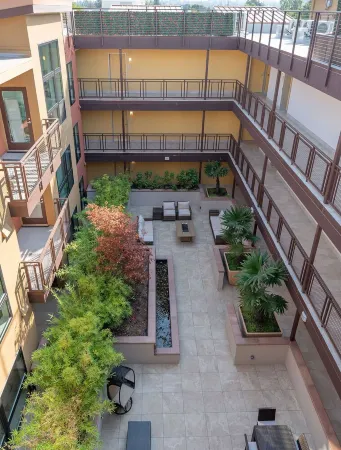 Bright & Sunny Top Floor • ADA Elevator • Walk Downtown • Garage • in-unit W/D
