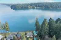 Beautiful Waterfront Getaway