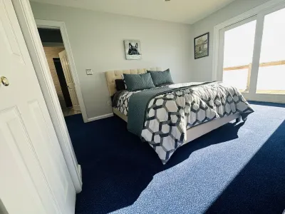 Large Waterfront Modern Beach House Hotel in zona Tweed New Haven Airport