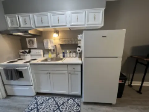 Cozy Court Street #3 Steps from Everything!