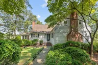 Inviting Waterfront Cottage on Cedar Creek
