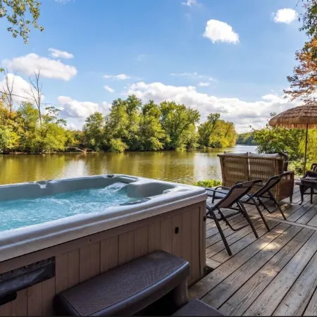 Welcome to The Boathouse! Waterfront/Boats/Hot tub