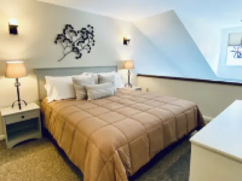 SKI-IN, SKI-OUT LOFT! IN the HEART of JIMINY PEAK VILLAGE! LIFT and MT. VIEWS!