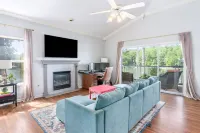 Top Floor at Sunset Point on Lake Martin!