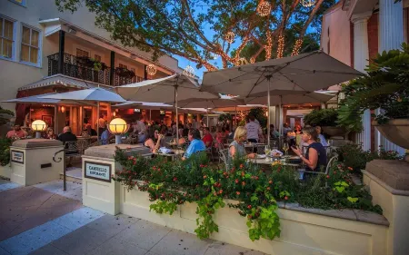 MODERN 4BDR VILLA, LAKE VIEWS, WARM SALT WATER POOL, CLOSE TO BEACH, SEE VIDEO