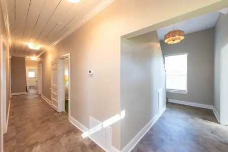 Charming 3-bedroom house with AC and WiFi in fabulous Luling Отели в г. Лулинг