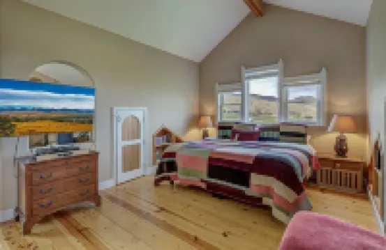 Upscale Apartment with Panoramic Views