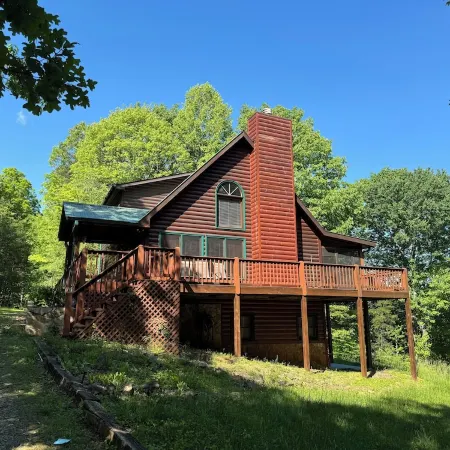 Spectacular Mountain View, rustic log, hot tub, deck fireplace