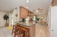 PAWS & PLAY: PET-FRIENDLY VACATION VENICE BEACH, SIESTA KEY SARASOTA FENCED YARD