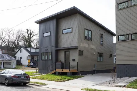 Bright Modernist City-Escape