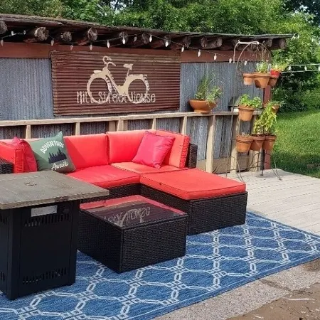 Completely remodeled lower unit in historic 1880's house. Отели в г. Ишпеминг